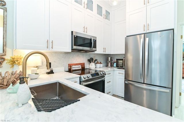 696 Mowbray Arch Apt 320, Norfolk, VA 23507