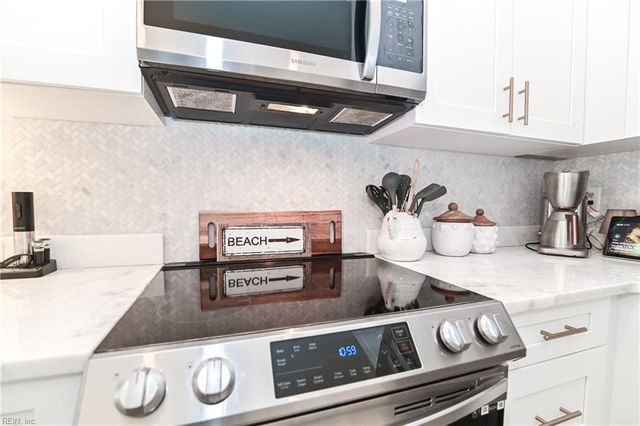 696 Mowbray Arch Apt 320, Norfolk, VA 23507