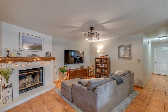 2620 Dardanelle Dr, Modesto, CA 95355