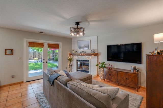 2620 Dardanelle Dr, Modesto, CA 95355