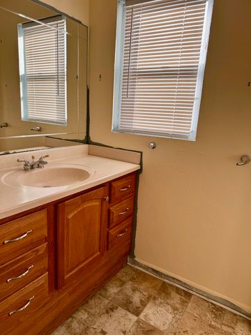 5943 N Ridge Rd, Maize, KS 67101