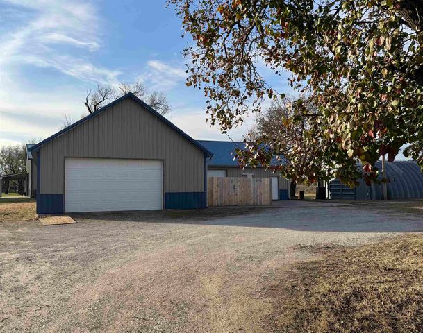 5943 N Ridge Rd, Maize, KS 67101