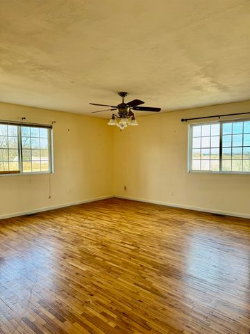 5943 N Ridge Rd, Maize, KS 67101