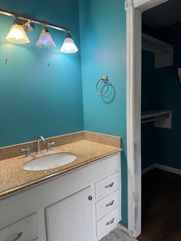 5943 N Ridge Rd, Maize, KS 67101