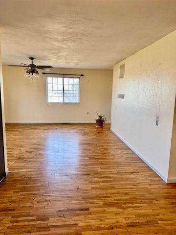 5943 N Ridge Rd, Maize, KS 67101