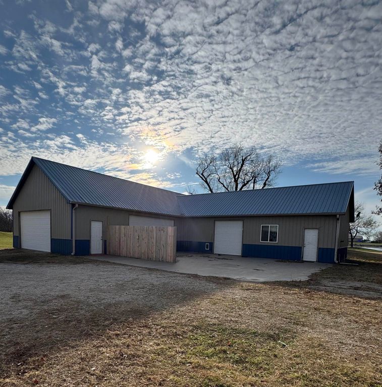 5943 N Ridge Rd, Maize, KS 67101