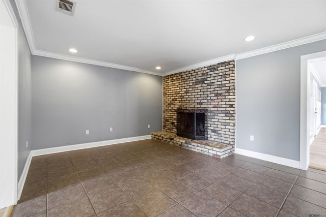 9693 Charlotte Armstrong Dr, St Francisville, LA 70775