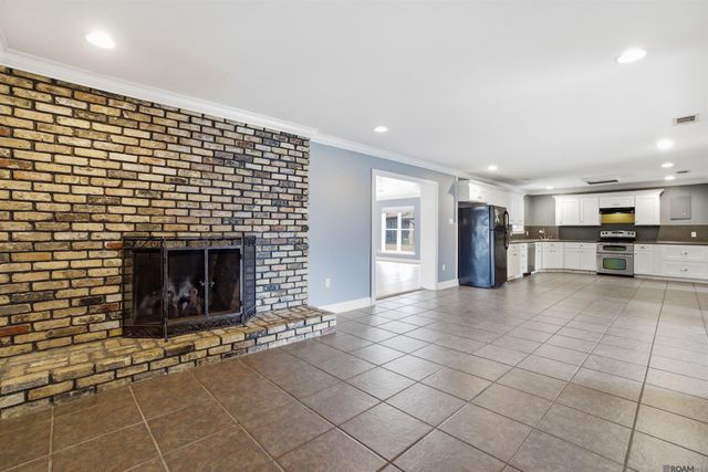 9693 Charlotte Armstrong Dr, St Francisville, LA 70775