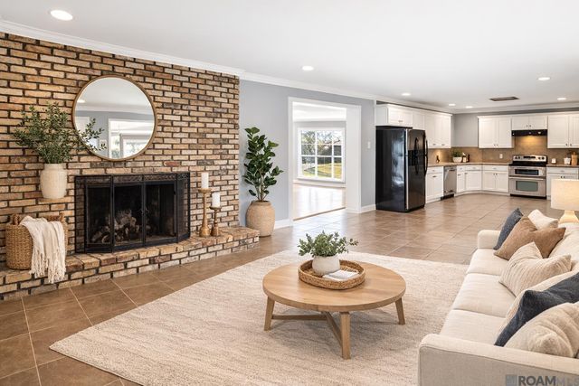 9693 Charlotte Armstrong Dr, St Francisville, LA 70775