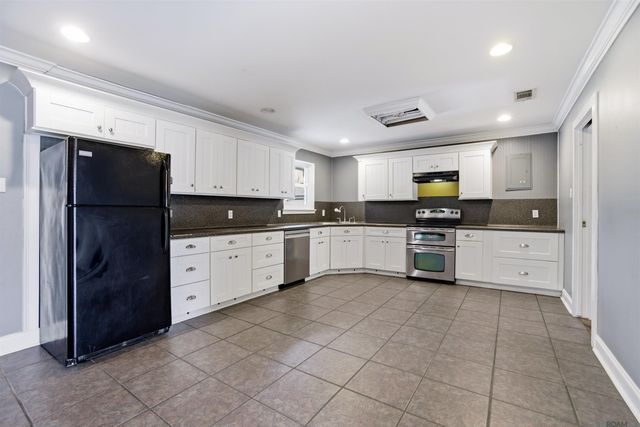 9693 Charlotte Armstrong Dr, St Francisville, LA 70775