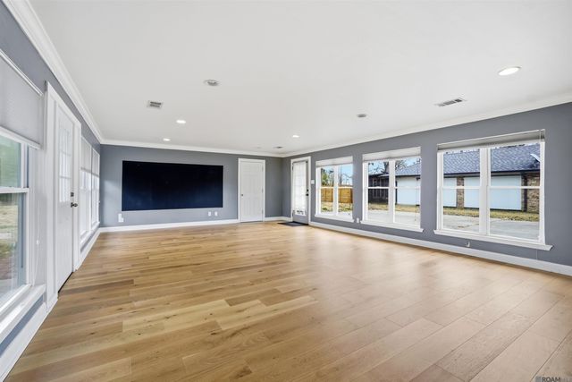 9693 Charlotte Armstrong Dr, St Francisville, LA 70775