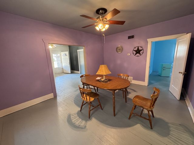 304 W Nevada Street, Seymour, TX 76380