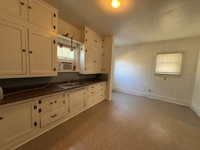 304 W Nevada Street, Seymour, TX 76380