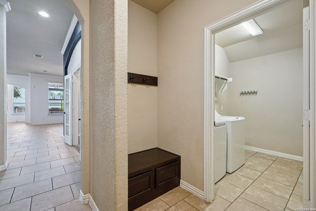 707 Gold Beauty, San Antonio, TX 78245