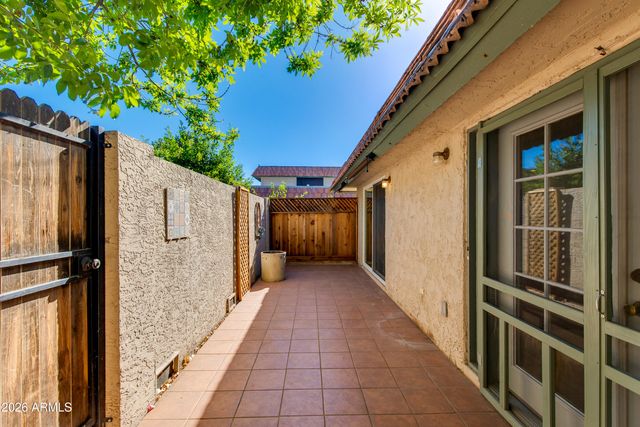 5617 S CLAMBAKE BAY Court B, Tempe, AZ 85283