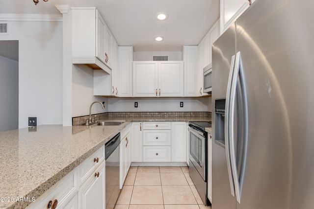 5617 S CLAMBAKE BAY Court B, Tempe, AZ 85283