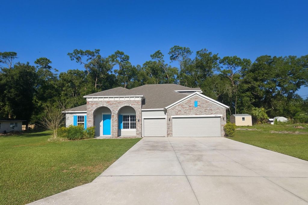 Image 2 of property listing at 26047 EXMOOR DRIVE, Sorrento, FL 32776