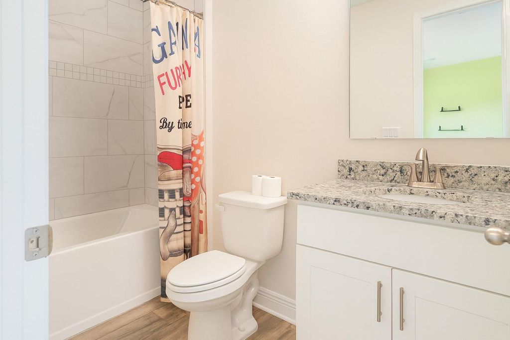 Image 15 of property listing at 26047 EXMOOR DRIVE, Sorrento, FL 32776