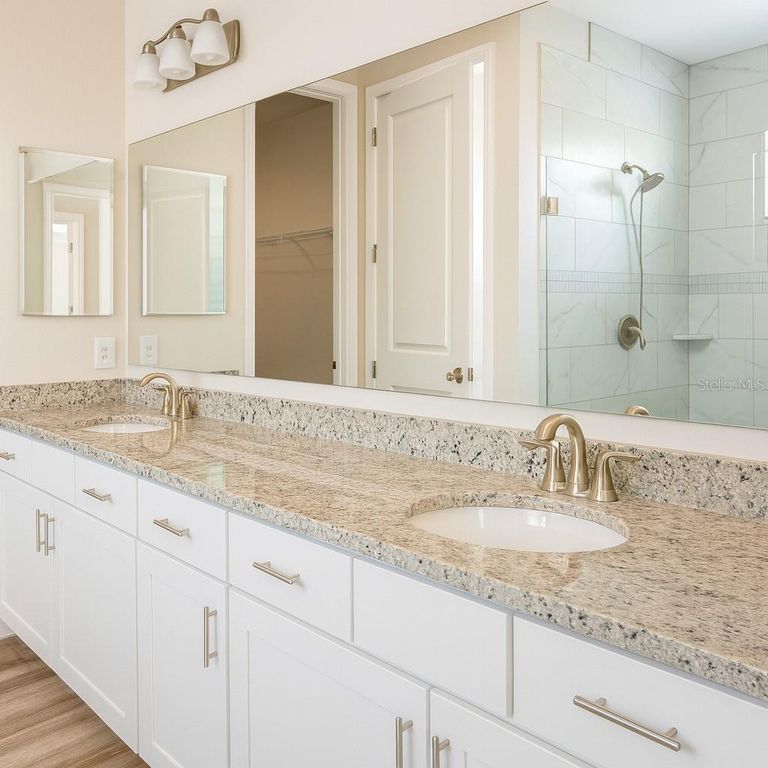 Image 18 of property listing at 26047 EXMOOR DRIVE, Sorrento, FL 32776