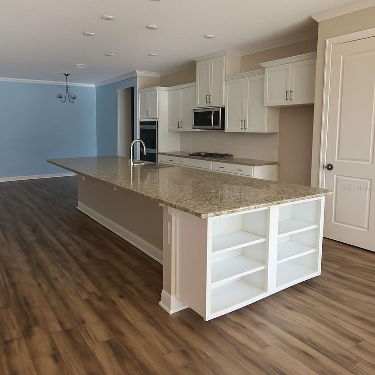 Image 6 of property listing at 26047 EXMOOR DRIVE, Sorrento, FL 32776