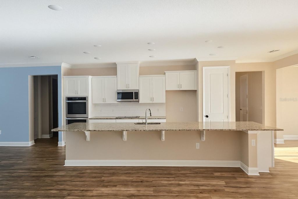 Image 7 of property listing at 26047 EXMOOR DRIVE, Sorrento, FL 32776