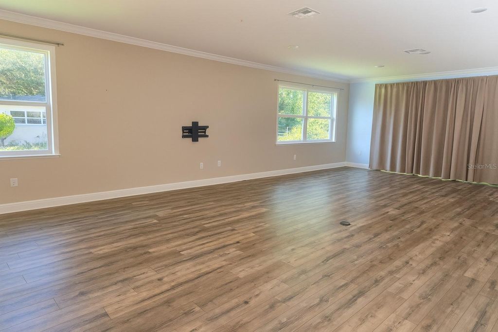 Image 10 of property listing at 26047 EXMOOR DRIVE, Sorrento, FL 32776