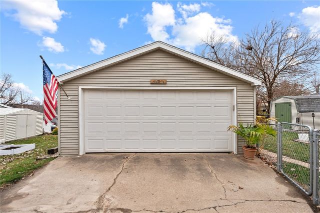 9 33rd Avenue SW, Cedar Rapids, IA 52404