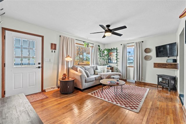 9 33rd Avenue SW, Cedar Rapids, IA 52404