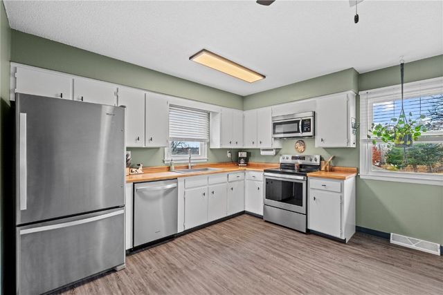 9 33rd Avenue SW, Cedar Rapids, IA 52404