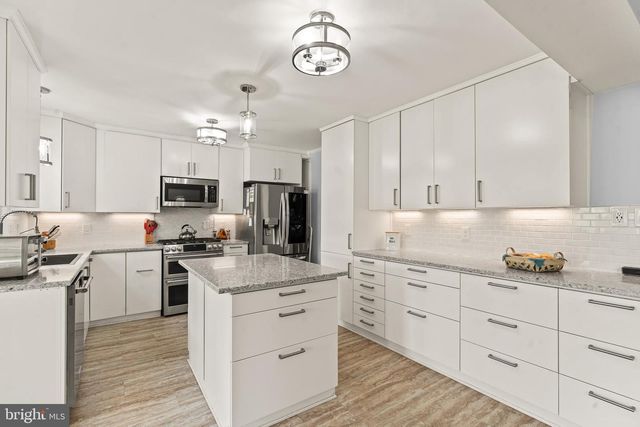 3265 BROCKTON DR, Jefferson, MD 21755