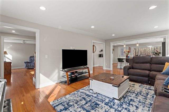 1 Adelman Rd, Wilmington, MA 01887