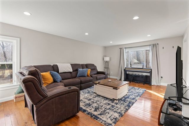 1 Adelman Rd, Wilmington, MA 01887