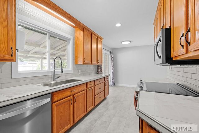568 Falls Drive, Idaho Falls, ID 83401