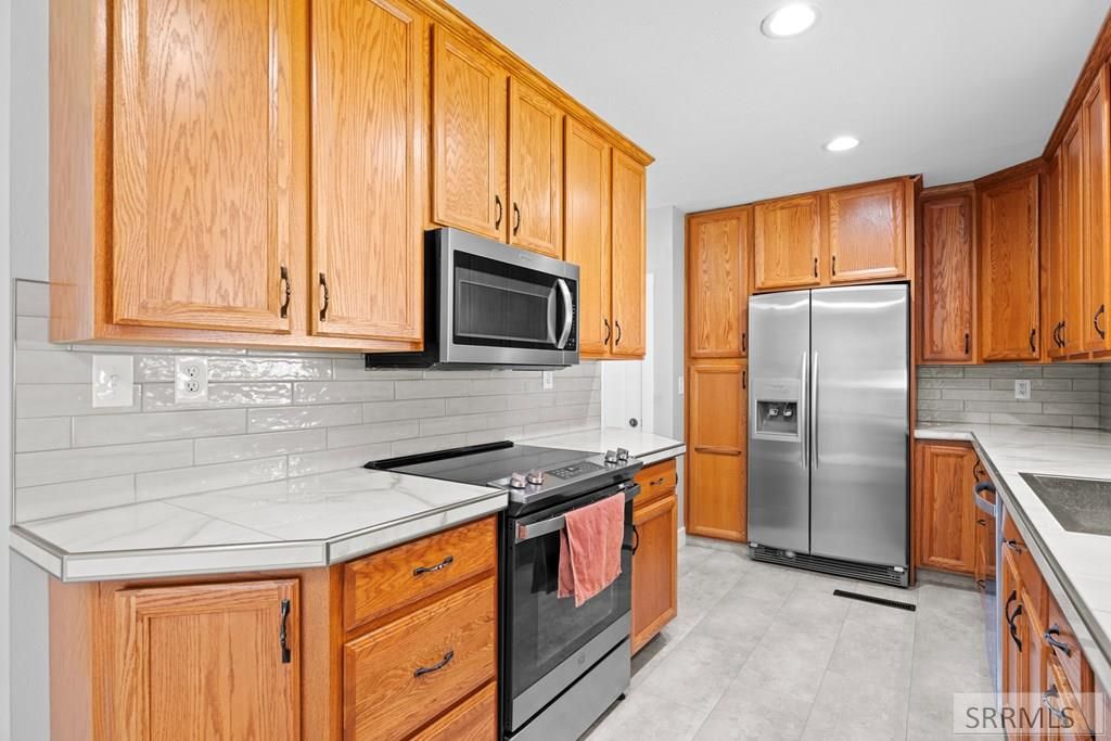 Image 7 of property listing at 568 Falls Drive, Idaho Falls, ID 83401