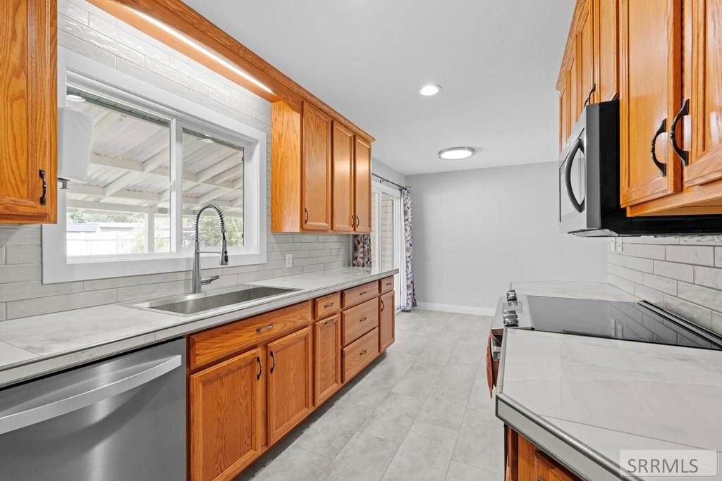 Image 8 of property listing at 568 Falls Drive, Idaho Falls, ID 83401