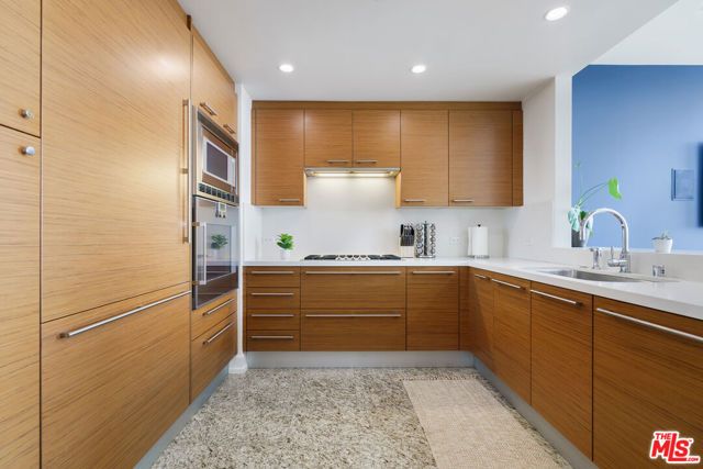 900 W Olympic Boulevard 32G, Los Angeles, CA 90015