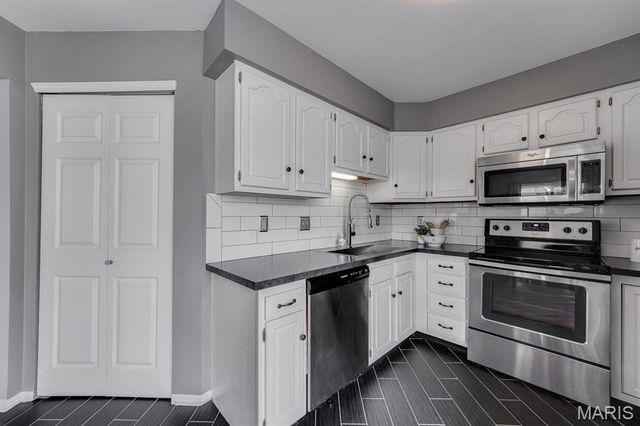 1632 Whispering Creek Drive, Ballwin, MO 63021