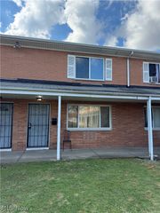 4878 Banbury Court 12, Warrensville Heights, OH 44128