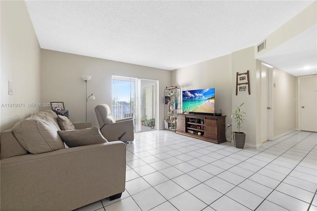 8560 SW 212th St 308, Cutler Bay, FL 33189