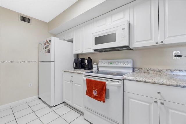 8560 SW 212th St 308, Cutler Bay, FL 33189