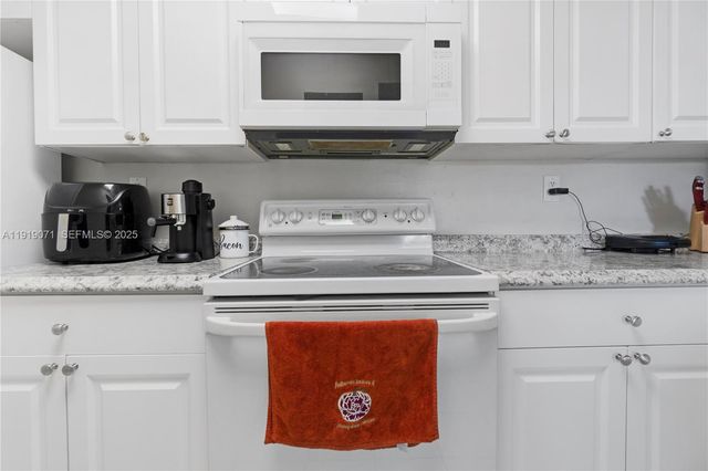 8560 SW 212th St 308, Cutler Bay, FL 33189