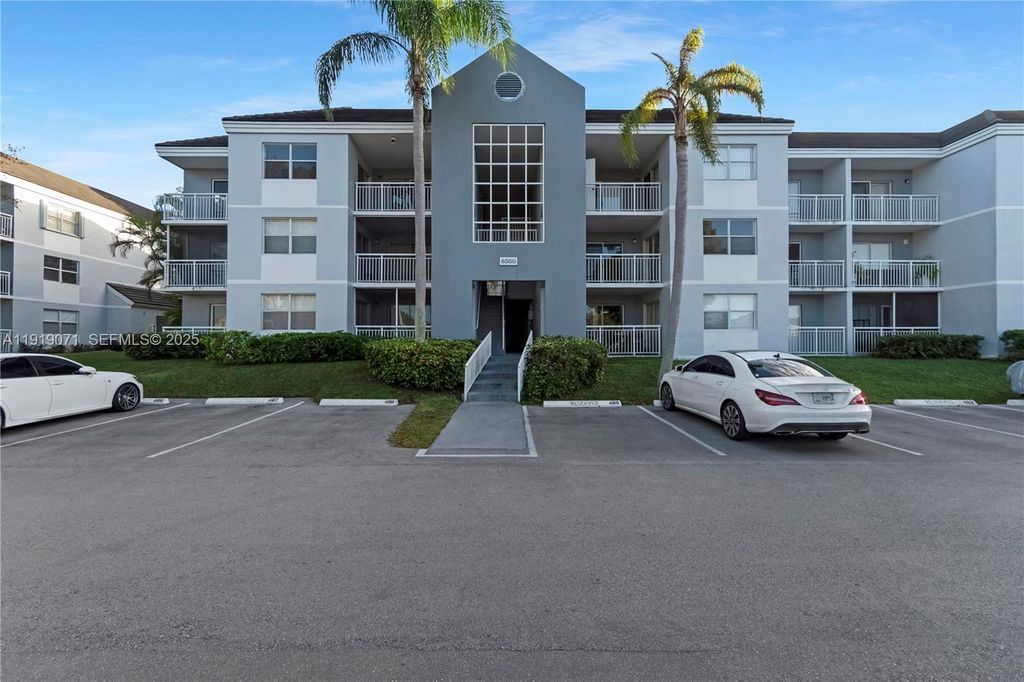 8560 SW 212th St 308, Cutler Bay, FL 33189
