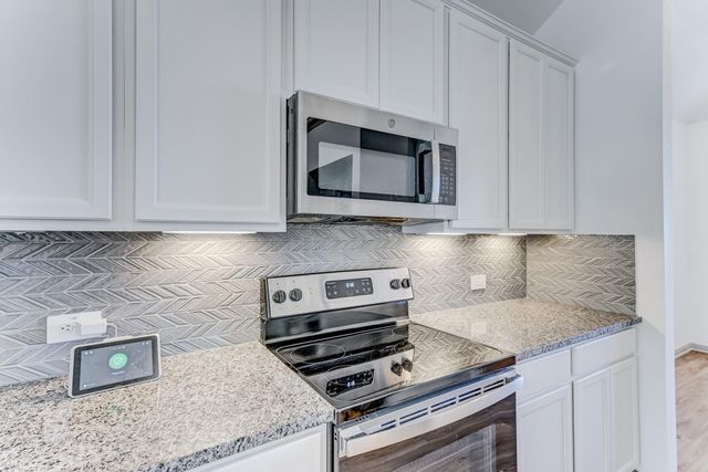 204 Shoreview Drive, Conroe, TX 77303