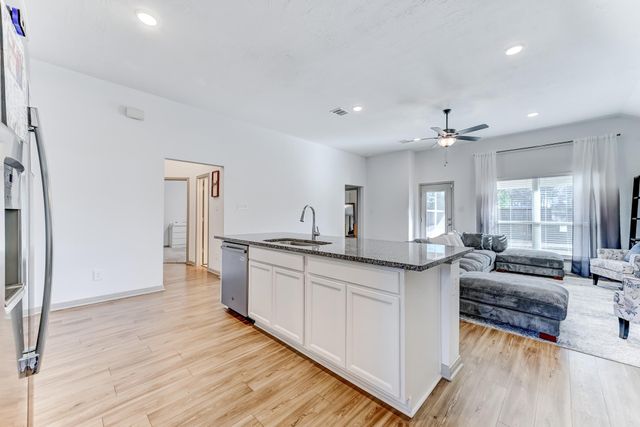 204 Shoreview Drive, Conroe, TX 77303