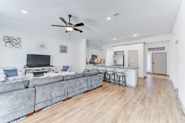 204 Shoreview Drive, Conroe, TX 77303