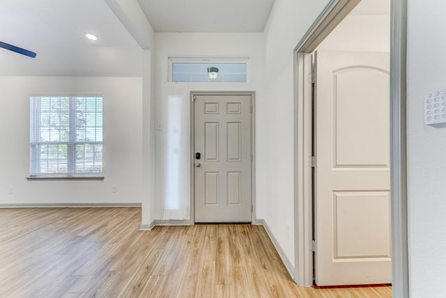 204 Shoreview Drive, Conroe, TX 77303