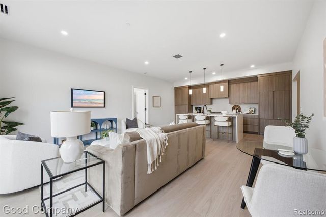 110 Austin Avenue 301, Royal Oak, MI 48067