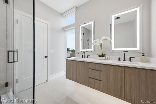 110 Austin Avenue 301, Royal Oak, MI 48067