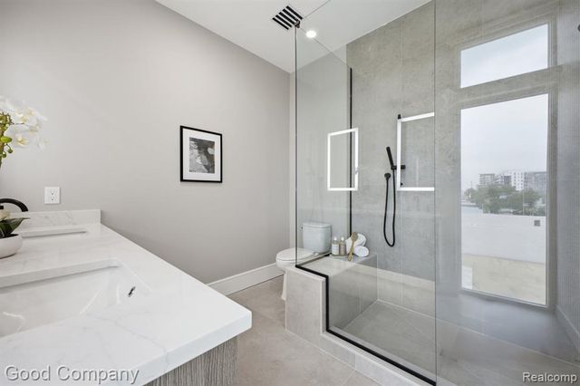 110 Austin Avenue 301, Royal Oak, MI 48067