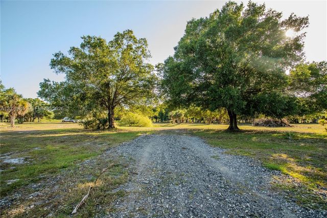 3880 Packinghouse Road, Alva, FL 33920